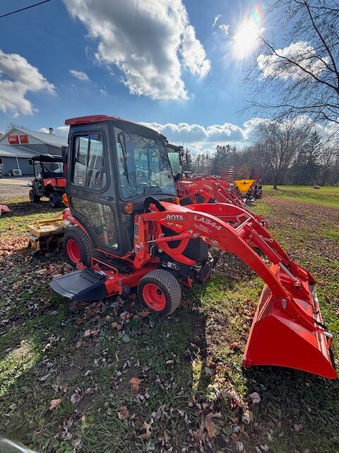 KUBOTA BX2380 4WD TRACTOR W/R3 TIRES AND CAB